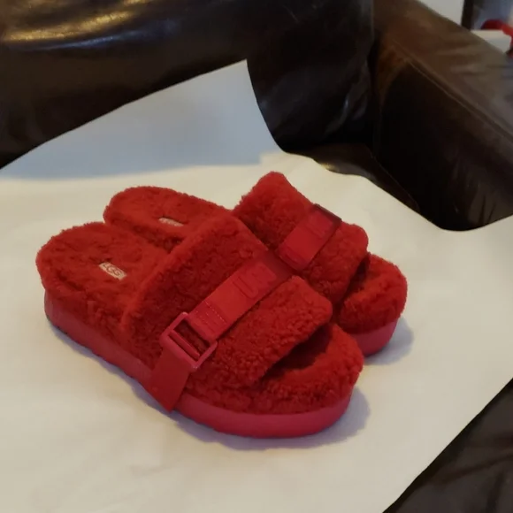 UGG Fluffita red real shearling sandals slippers - Picture 1 of 9